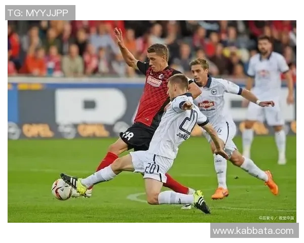 弗赖堡与奥格斯堡战平，德甲榜首悬念依然存在