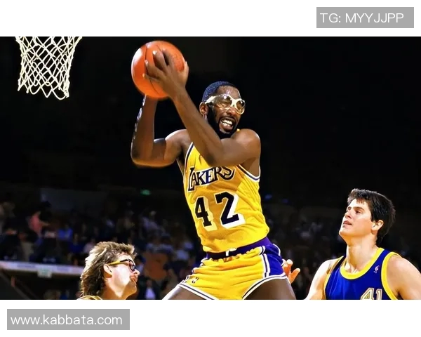 湖人遭遇连败,球队陷入困境:重振辉煌之路在哪里?